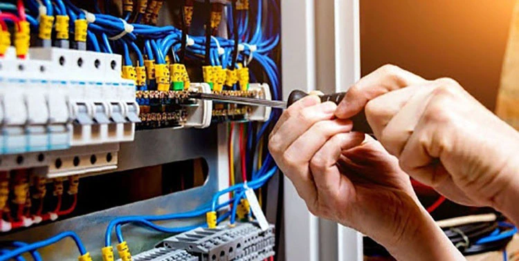 Pazar Günü Açık Elektrikçi